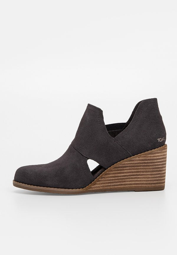 TOMS KALLIE