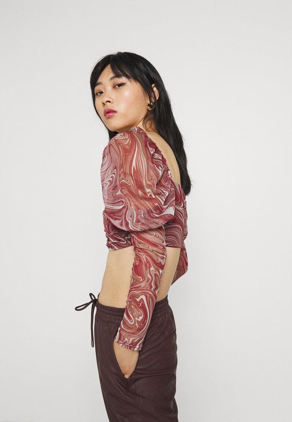 Missguided Petite MILKMAID SWIRL PRINT RUCHED TOP