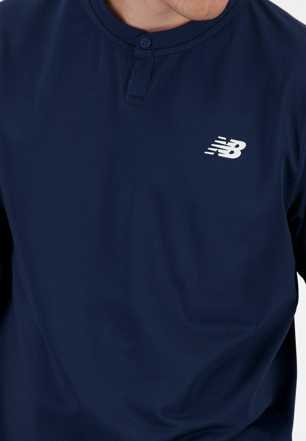 New Balance TOURNAMENT