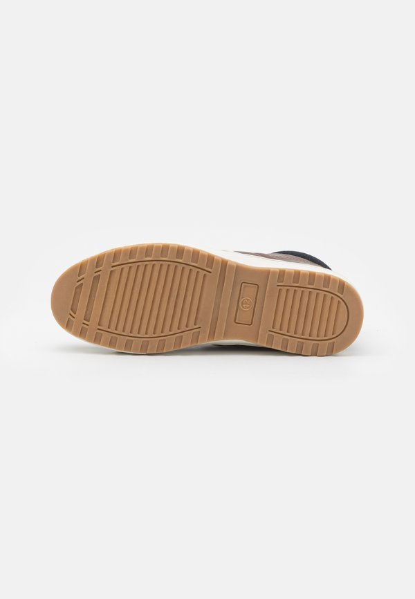 Pier One by Zalando