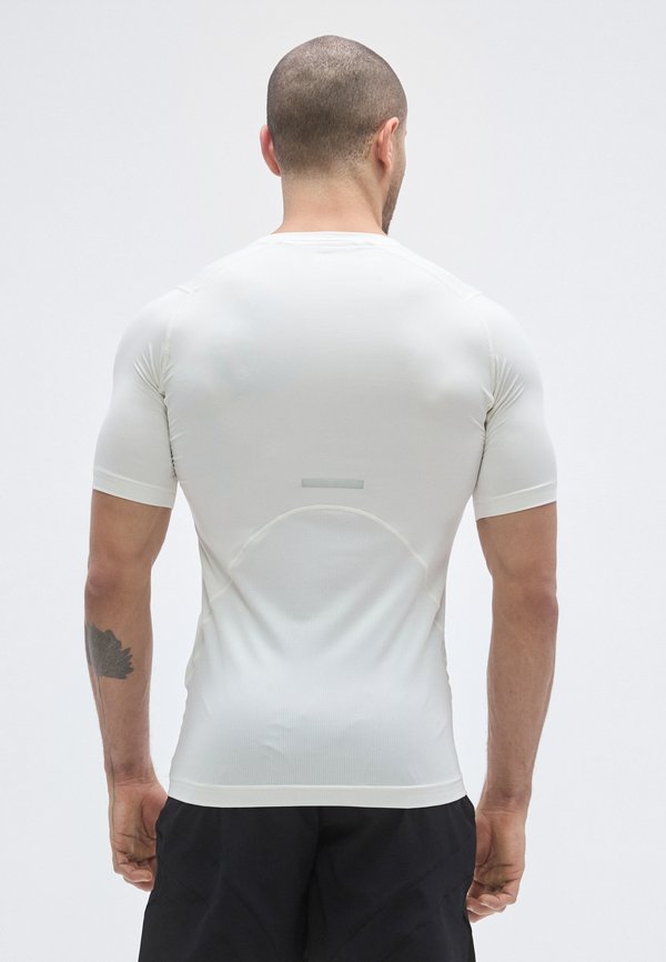 Champion PERFORMANCE COMPRESSION