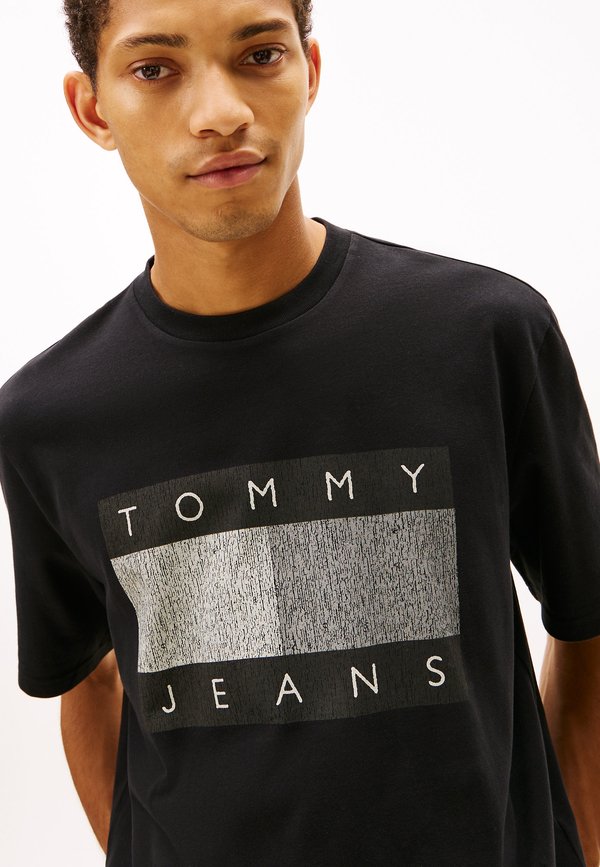 Tommy Jeans 90S TONAL FLAG BADGE T-SHIRT