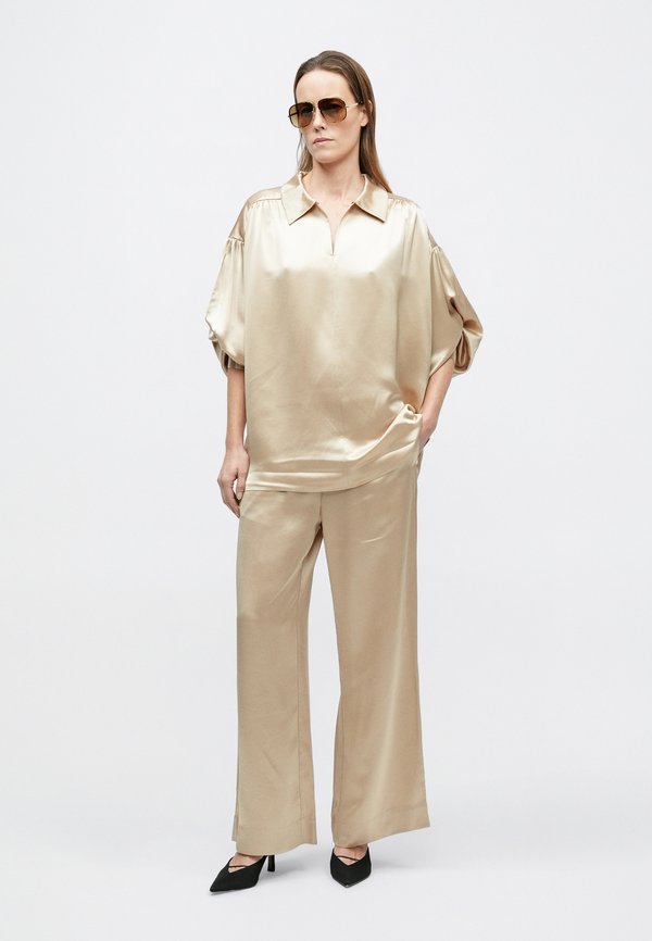 By Malene Birger LEONORA
