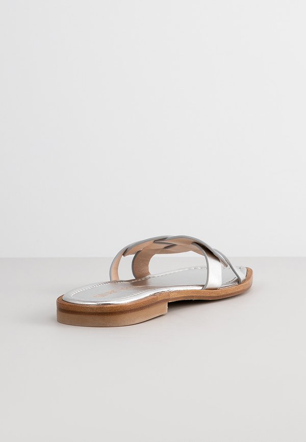 Stuart Weitzman SIERRA