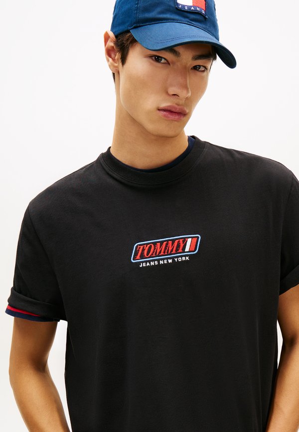 Tommy Jeans 90S LOGO EMBROIDERY JERSEY T-SHIRT