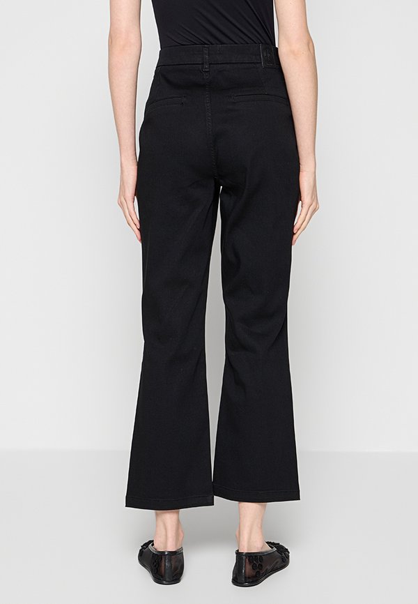 comma SLIM FIT