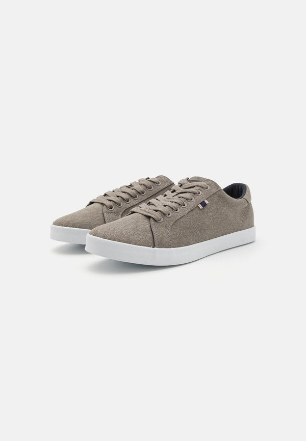 Pier One by Zalando