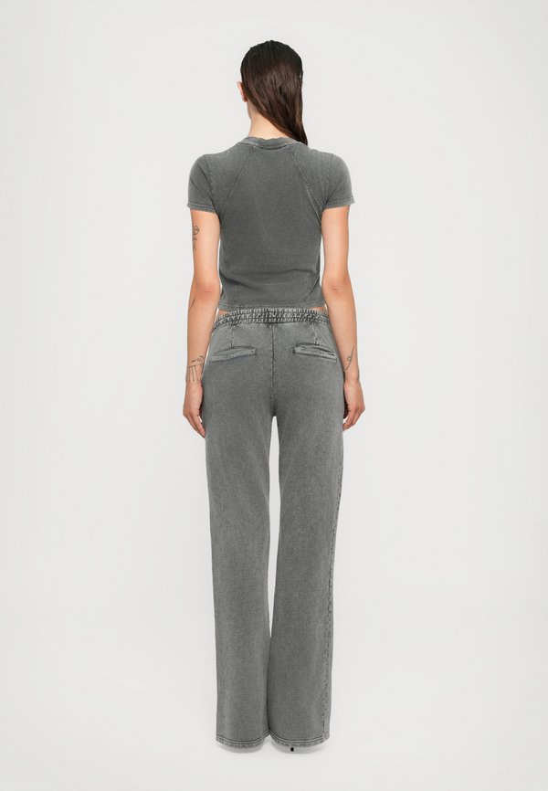 Han Kjøbenhavn MONOGRAM SLIM TEE