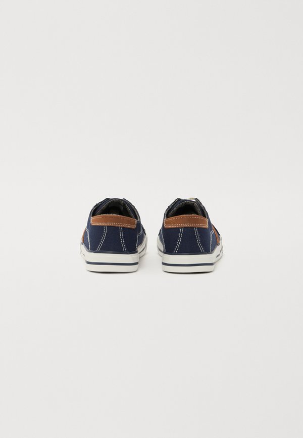 Pier One by Zalando