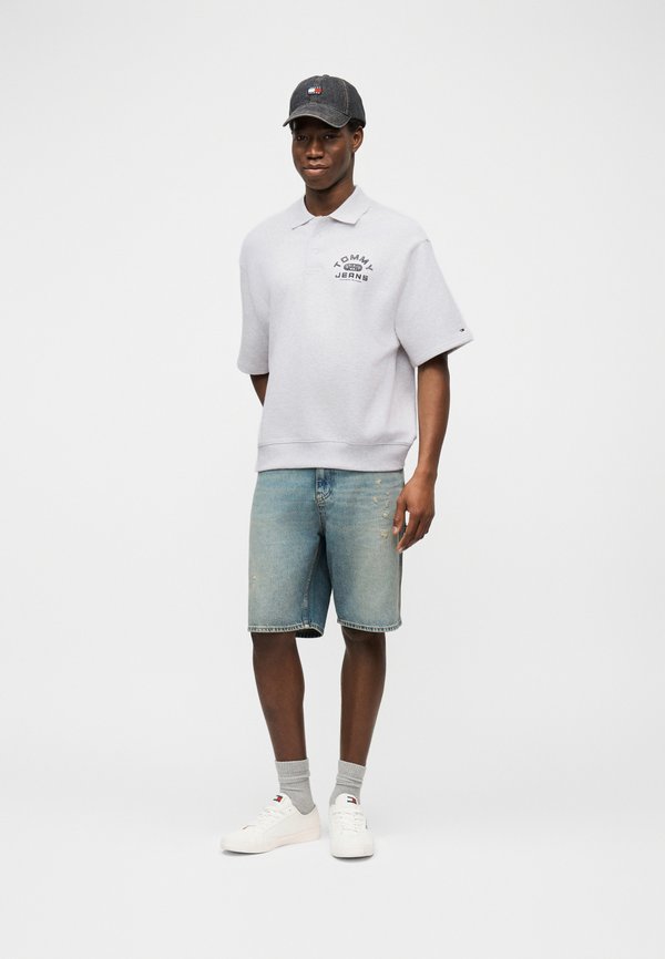 Tommy Jeans REGULAR FIT LOGO TERRY POLO SHIRT