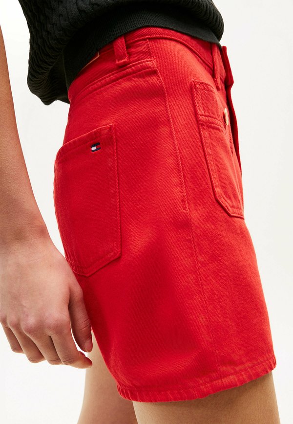 Tommy Hilfiger GOLD-TONE BUTTON HIGH RISE DENIM SHORTS