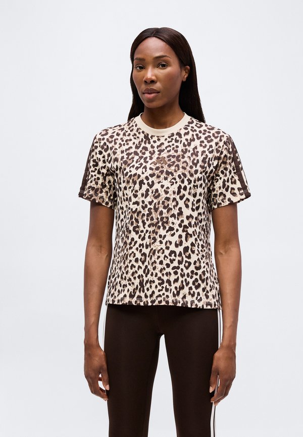 adidas Sportswear SEASONAL ESSENTIALS ANIMAL - Print T-shirt - multicolor/beige
