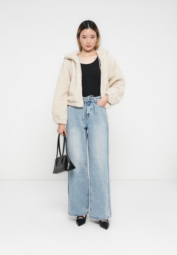 Vero Moda Wide-fit VMWIEN Mid rise wide leg fit