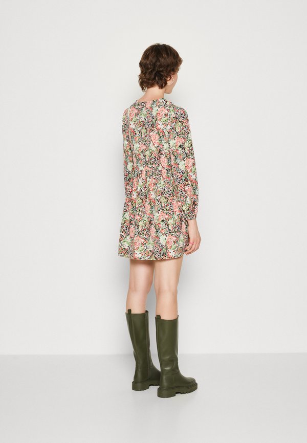 Pieces PCMOLLY V-NECK SHORT DRESS