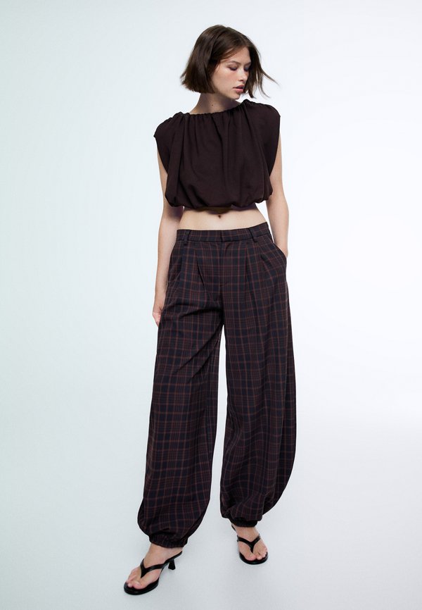 Bershka TROUSERS - Trousers - royal blue