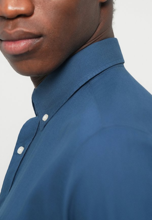 Hackett London