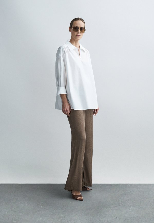 By Malene Birger LEONORA