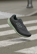 New Balance 1080V15 - Road running shoes - magnet/silver-coloured moss