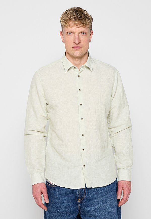 NO EXCESS REGULAR FIT