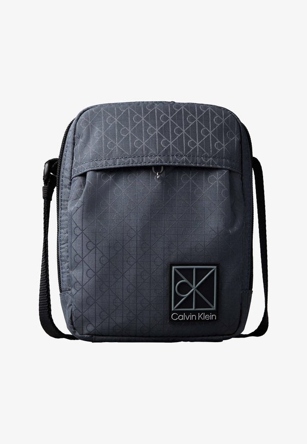 Calvin Klein UTILITY EMBLEM REPORTER - Cross body bag - slate blue