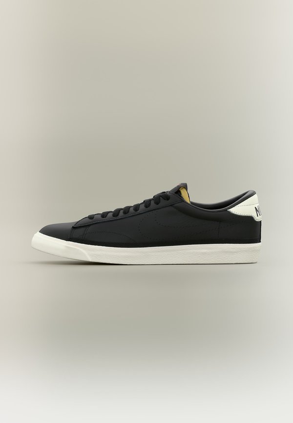Nike Sportswear TENNIS CLASSIC SMASH UNISEX - Skate shoes - black/sail/team orange