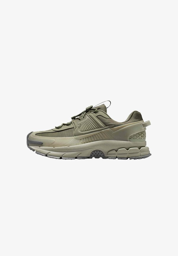 Nike Sportswear ZOOM VOMERO ROAM - Trainers - silver sage spruce fog barely volt silver sage