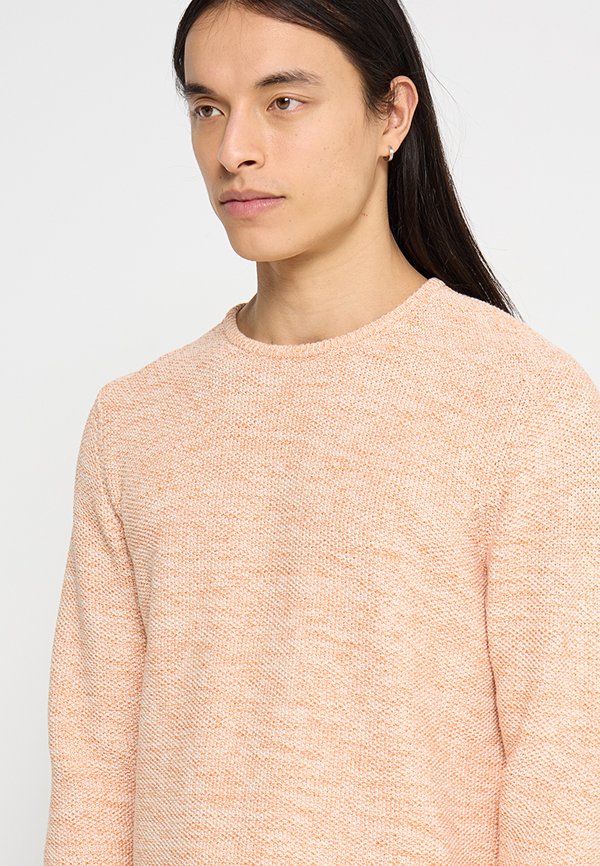 REVOLUTION REGULAR FIT