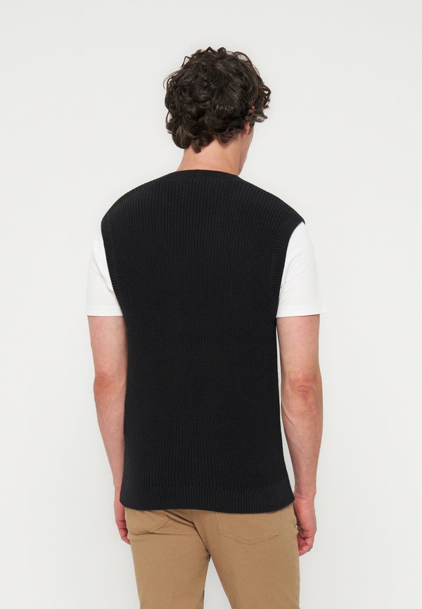 Pier One by Zalando