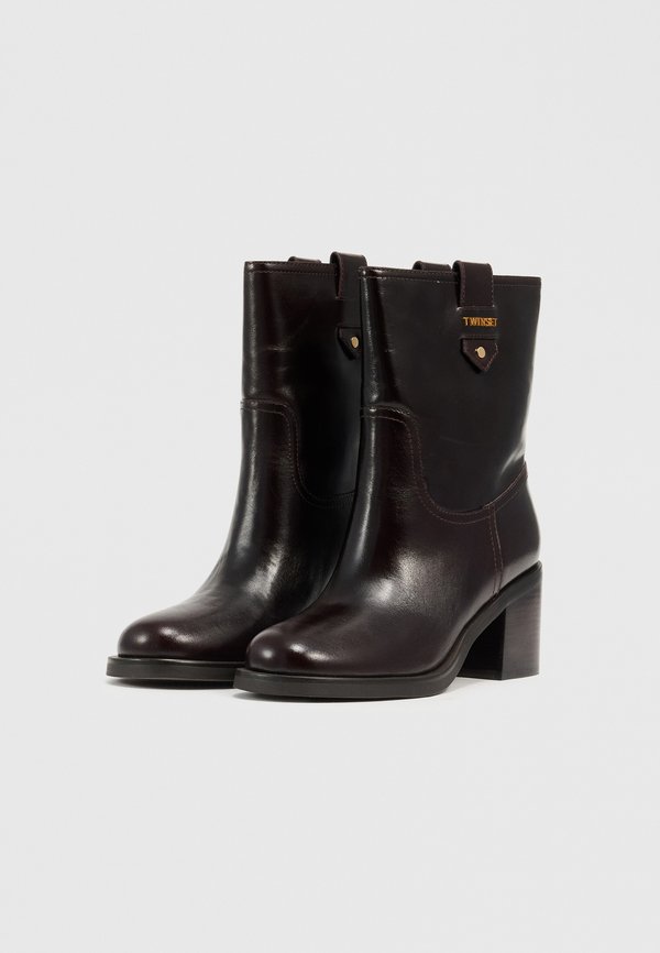 TWINSET