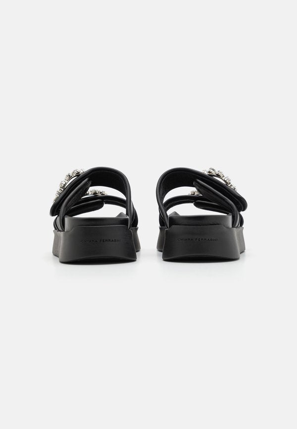 CHIARA FERRAGNI INFINITY LOVE