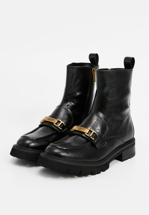 TWINSET