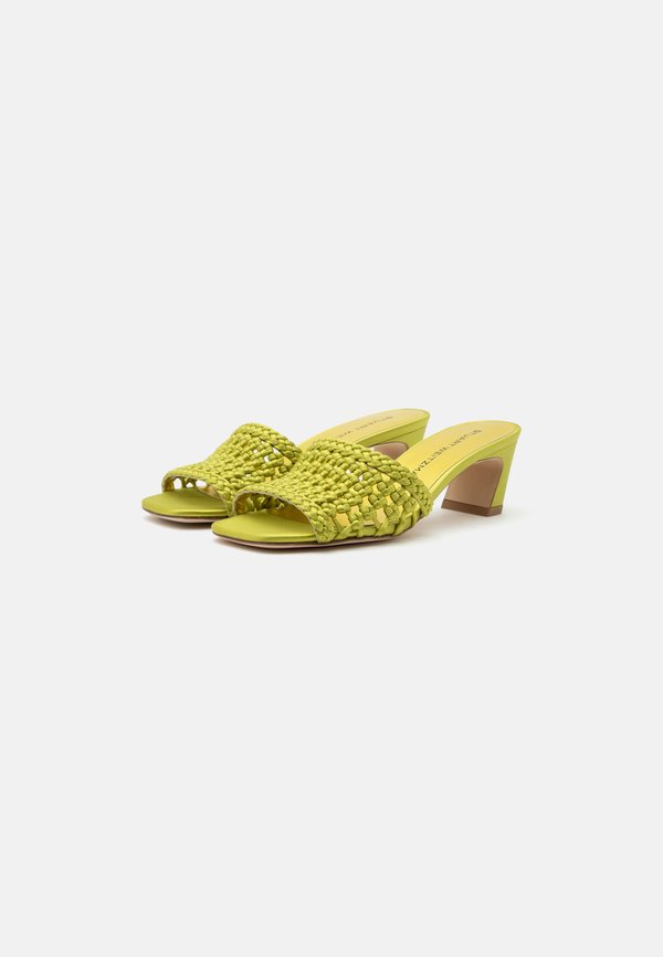 Stuart Weitzman MARINA SLIDE
