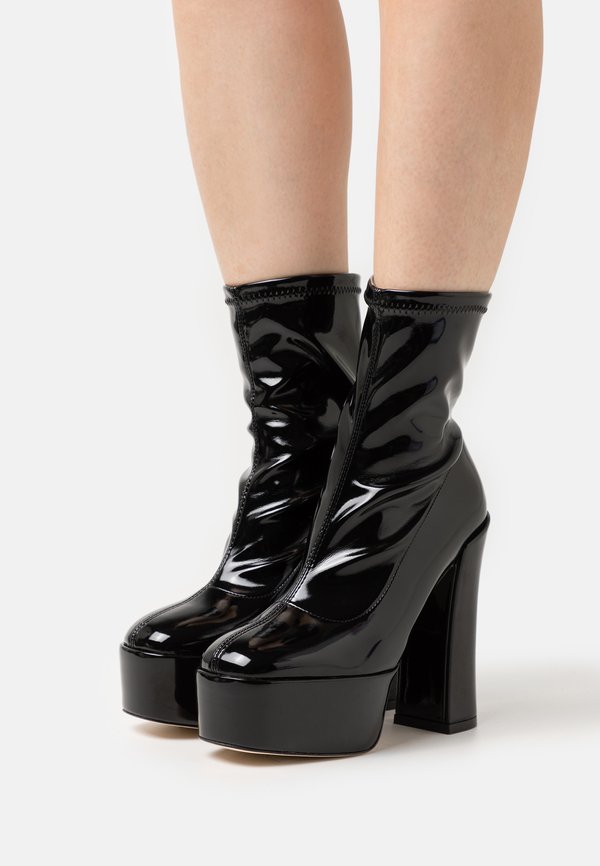 Stuart Weitzman SKYHIGH PLATFORM BOOTIE
