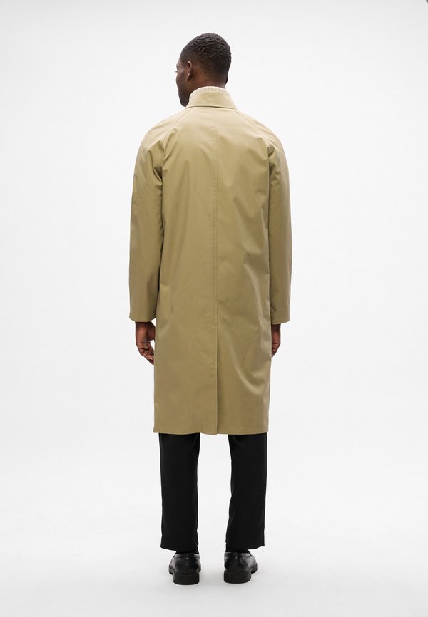 Isaac Dewhirst MACINTOSH COAT