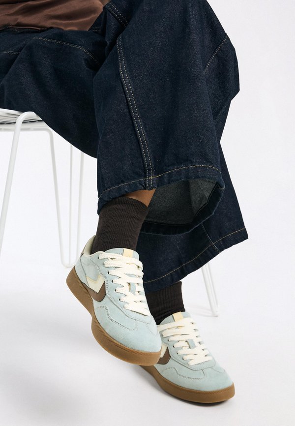 Bershka RETRO - Trainers - light blue