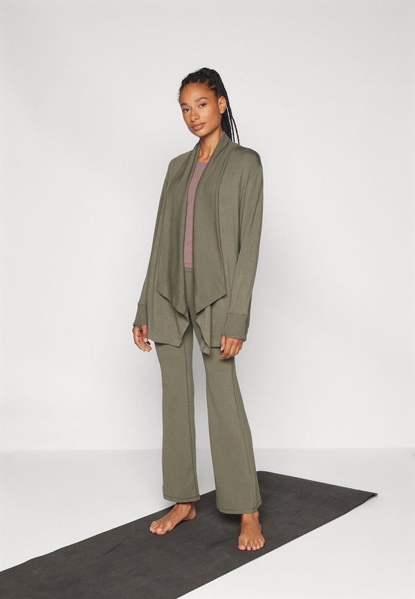 Athleta PRANAYAMA RESTORE WRAP