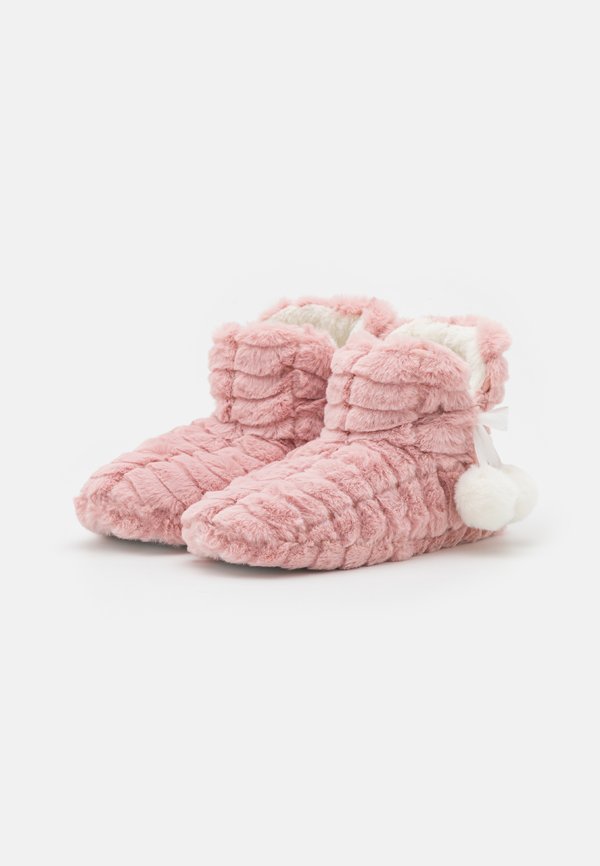 Loungeable EMBOSSED SLIPPER BOOT