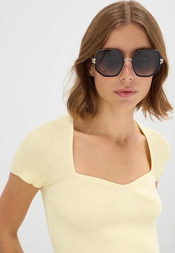 MARC JACOBS