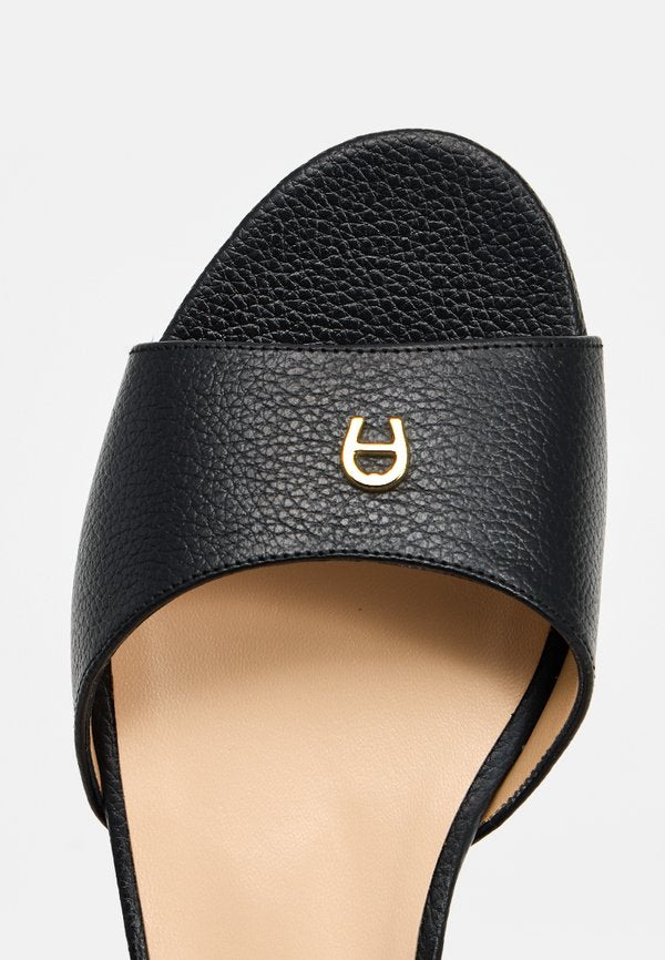 AIGNER LEONORA