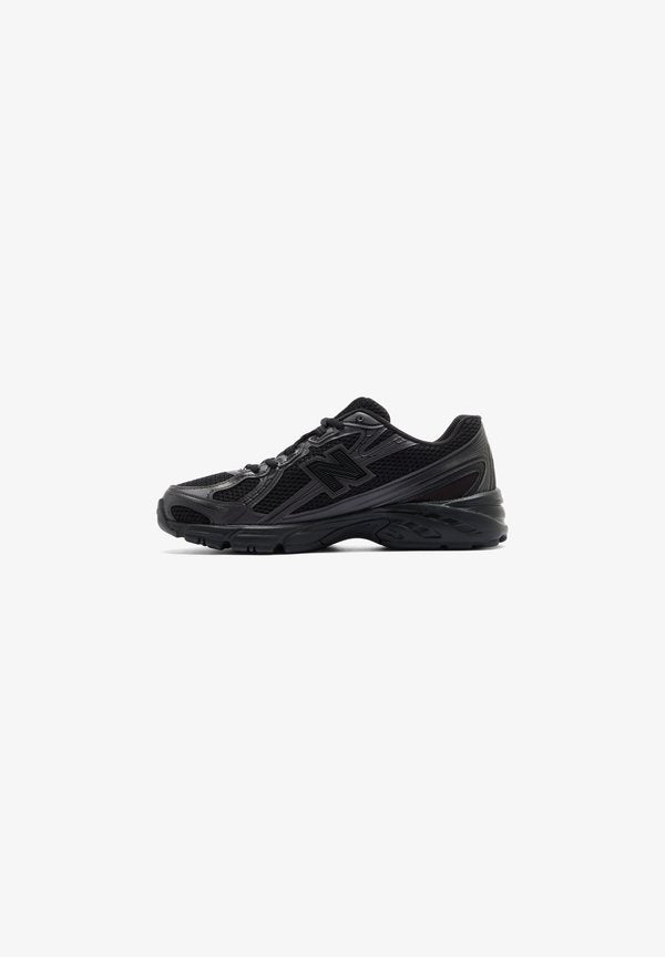 New Balance Trainers - black