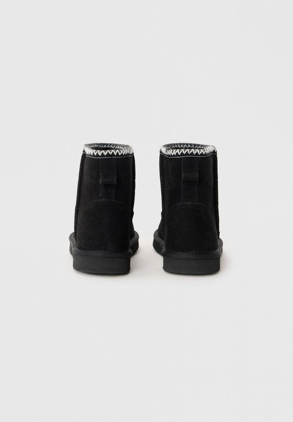 Pier One by Zalando