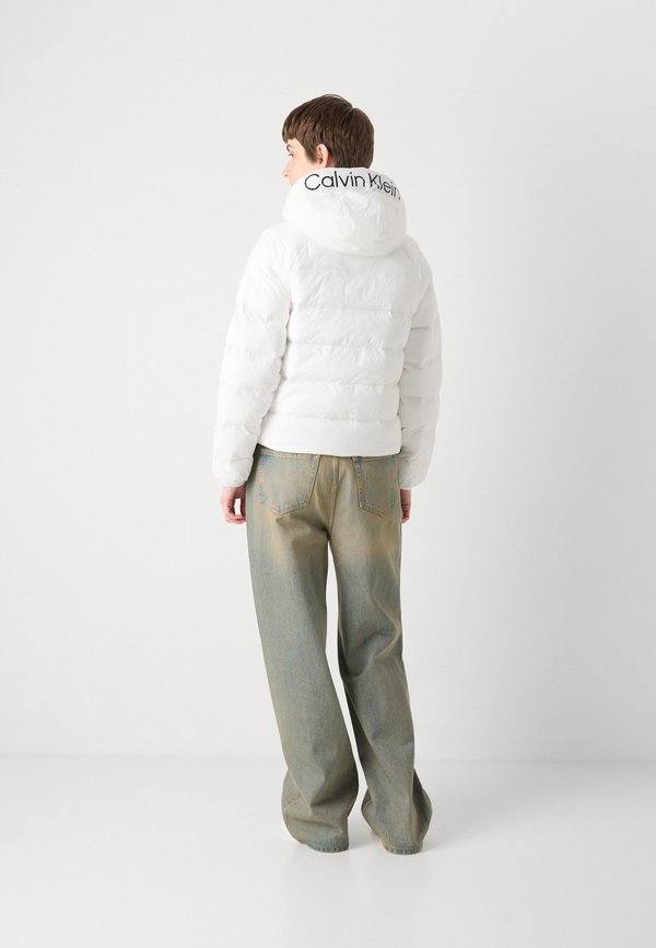 Calvin Klein Jeans LIGHTWEIGHT LOGO PUFFER