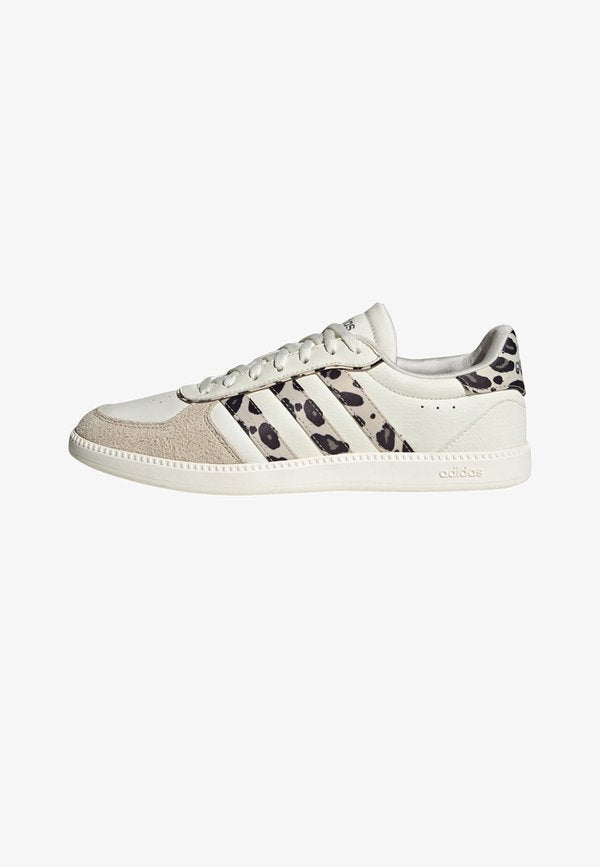 adidas Sportswear ADIDAS SPORTSWEAR BREAKNET SLEEK SHOES - Trainers - core white   crystal linen   khaki six
