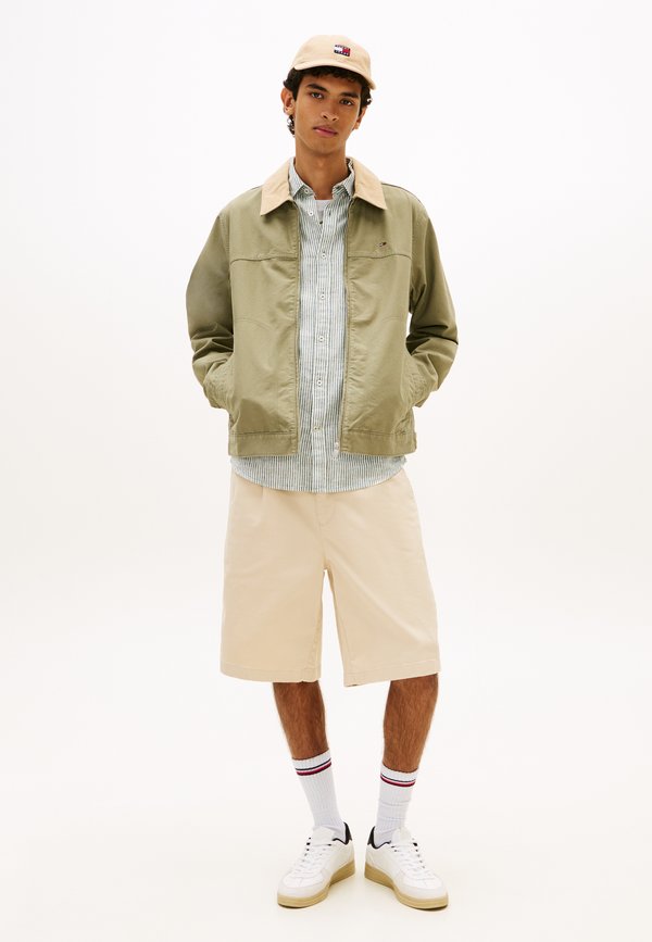 Tommy Jeans OTIS REGULAR PLEATED TWILL SHORTS