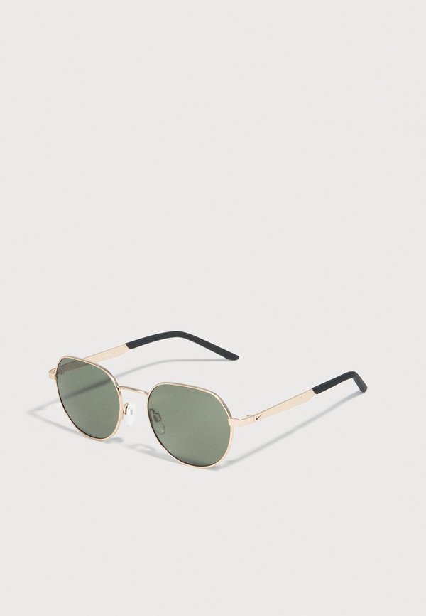 Nike Sportswear TRAVELER TREND UNISEX - Sunglasses - satin gold-coloured/green