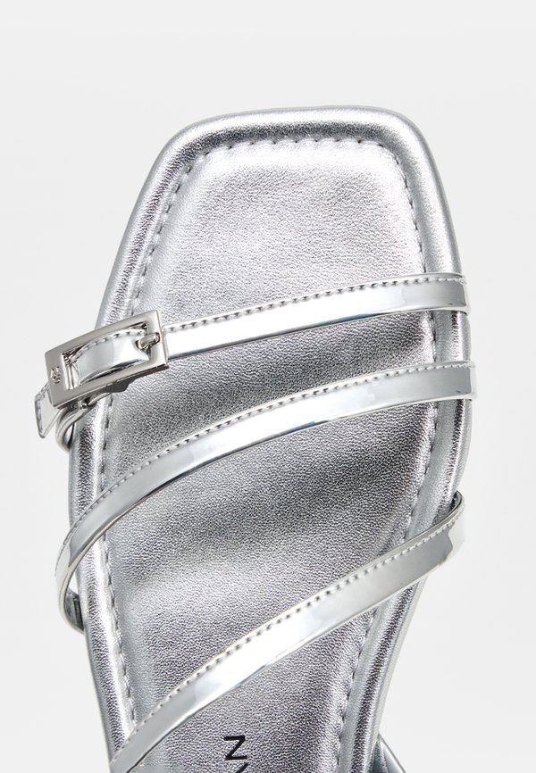Stuart Weitzman GEORGIE