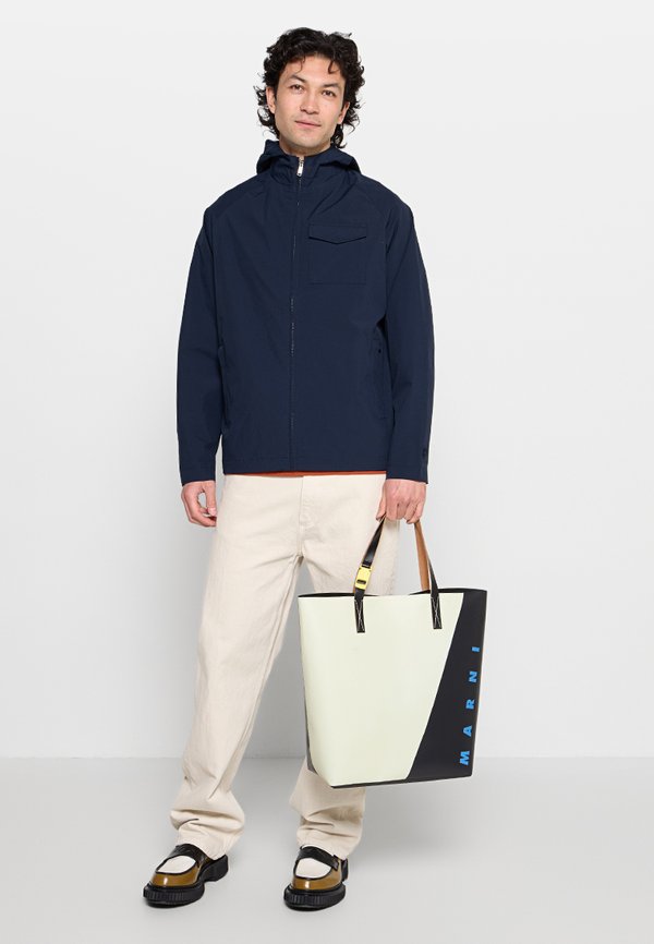 Lyle & Scott