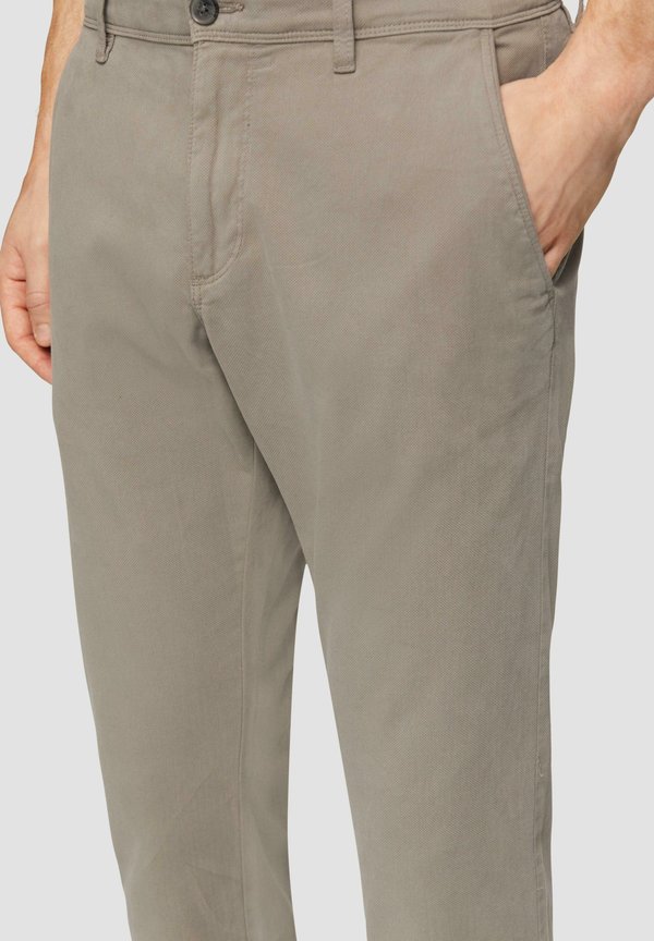 s.Oliver REGULAR FIT STRUKTURIERTE STRETCH