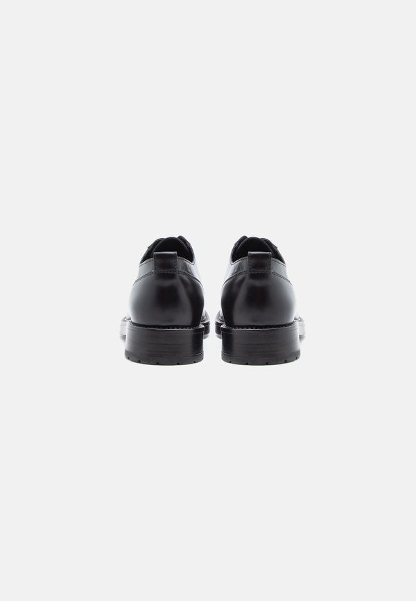 KARL LAGERFELD BLAKE BROOCH KEEPER SHOE