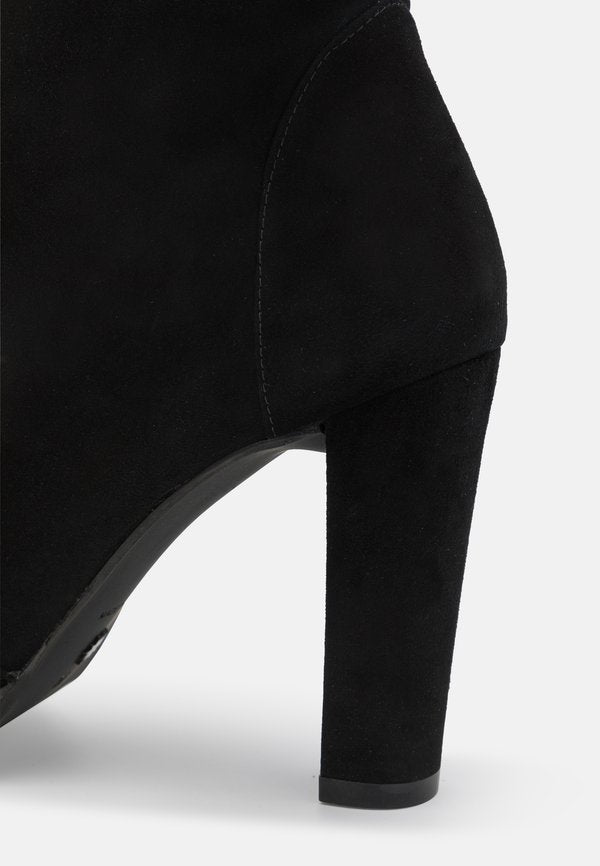 Stuart Weitzman HIGHLAND